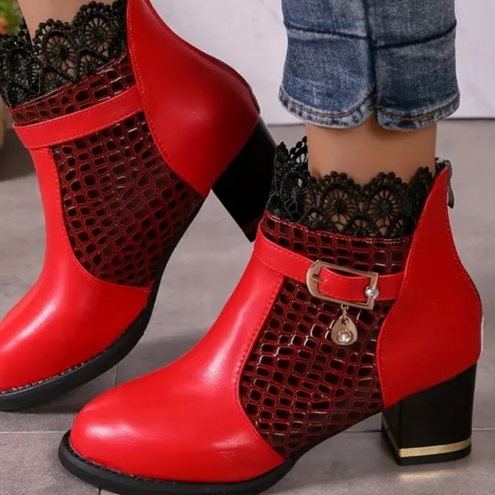 WOMENS RED LOW HEEL BOOTS W BACK ZIPPER(7.5)